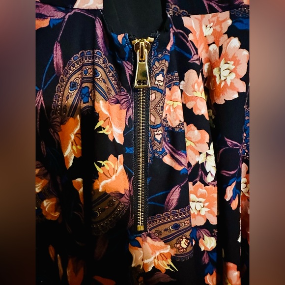 Bebe x Naven Floral Criss Cross Back Dress - Picture 6 of 7